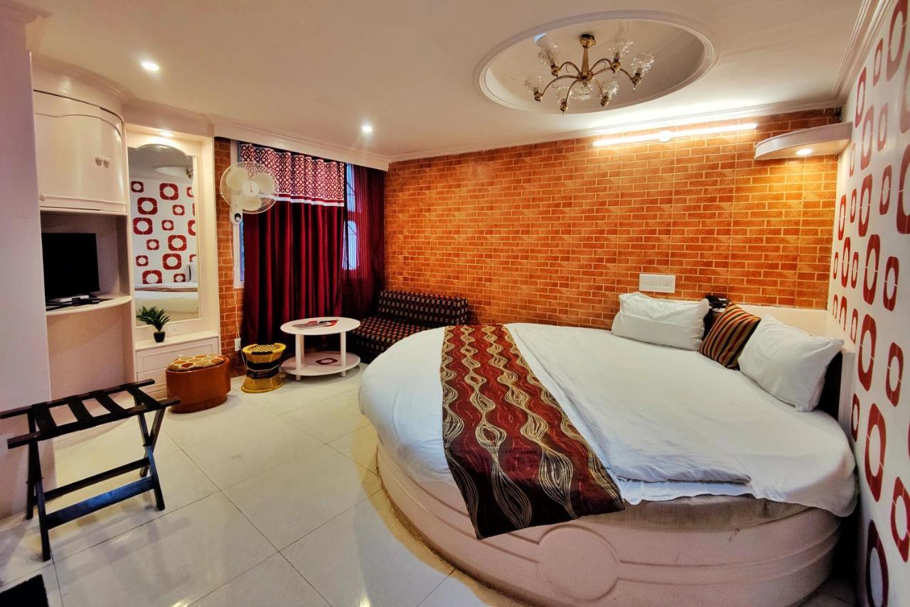 Auckland Hotel And Restaurant Near Mall Road 西姆拉 外观 照片